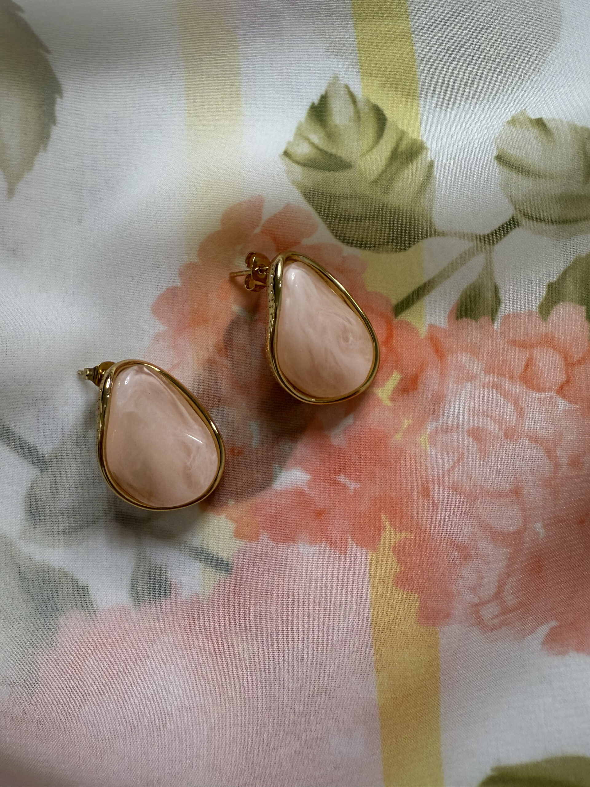 Peachy Stone _ Gold Earrings